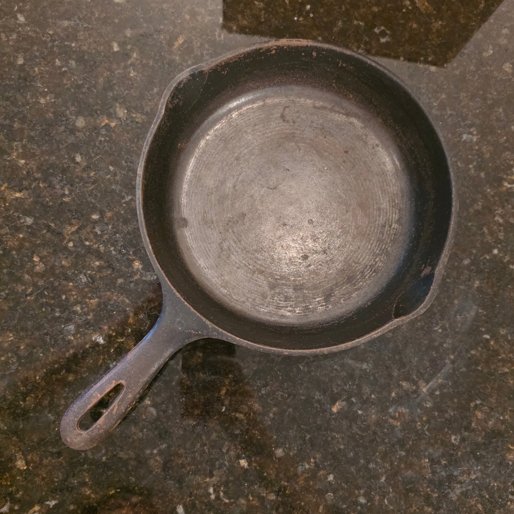 Vintage  9‎ Inch Cast Iron Skillet No 6 Made in USA Pan